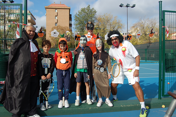 Río arriba captura Pensionista Los zombies toman la escuela de tenis! – Alantenis