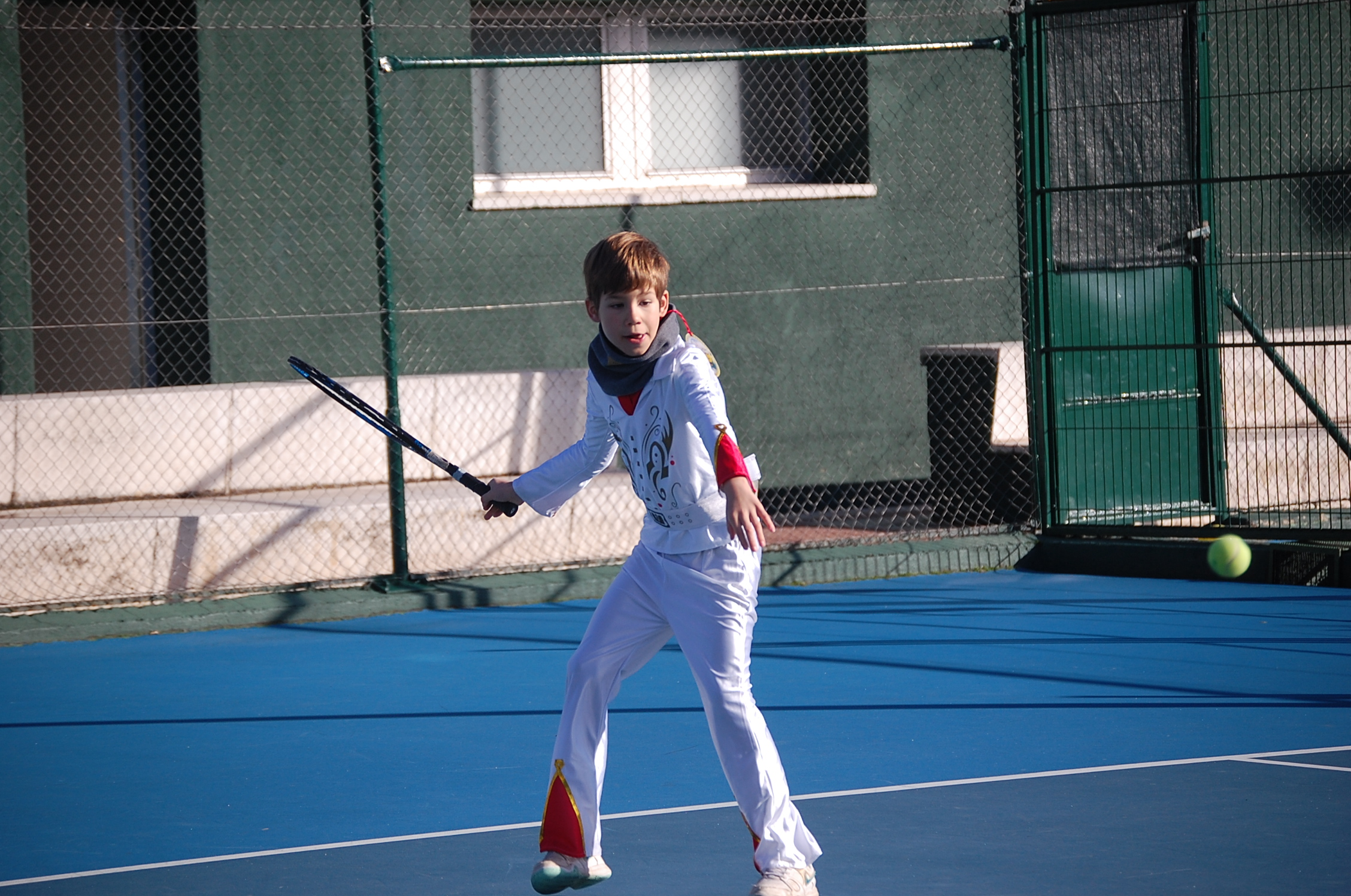 Se confirma que Elvis está vivo, lo que no sabíamos es que juega al tenis