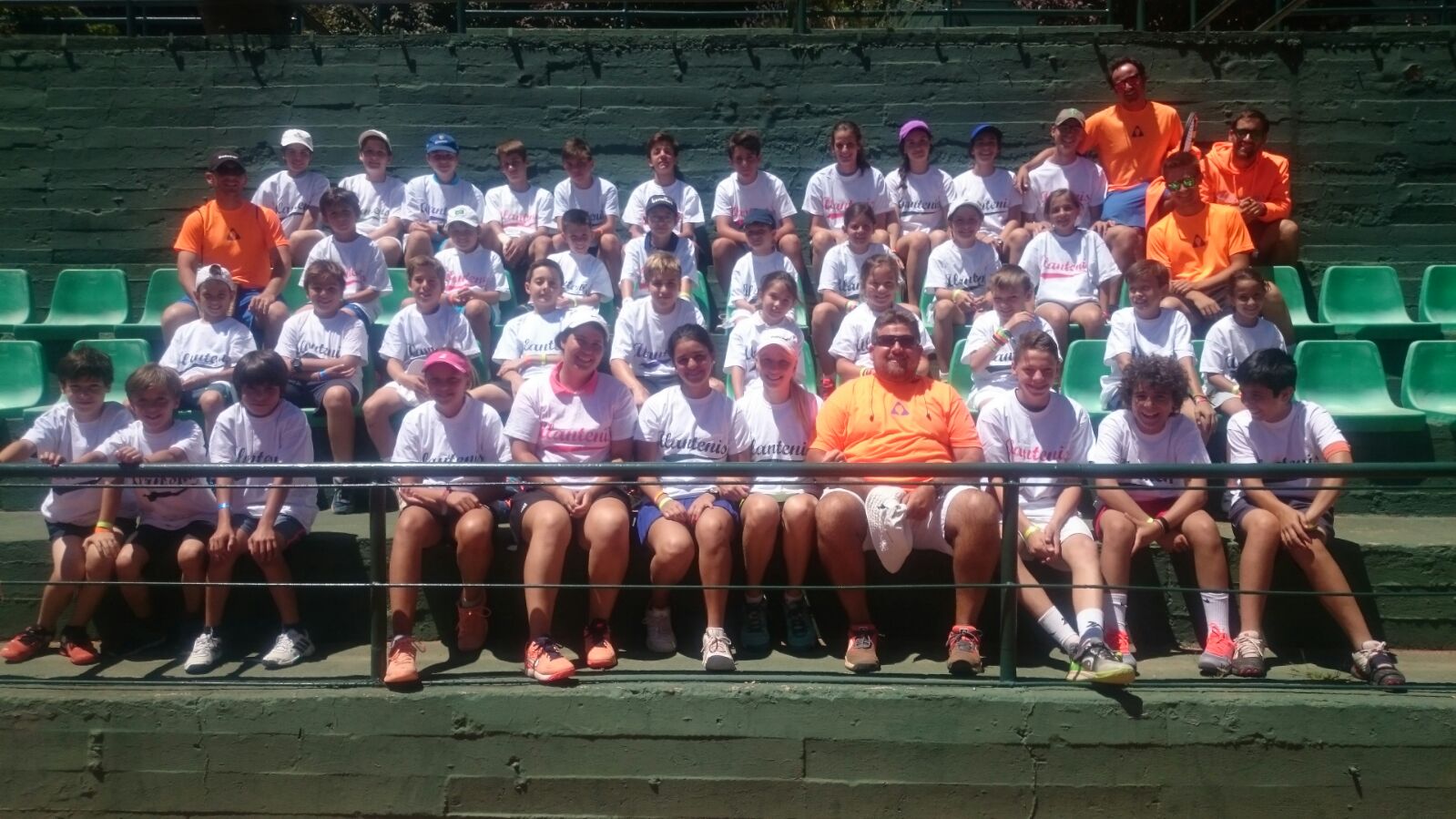 Participantes en el intensivo de Tenis